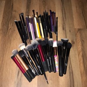 mixed set of 38 brushes